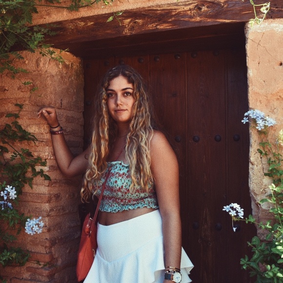 Meet your Posher, Natalia - Picture 2 of 7